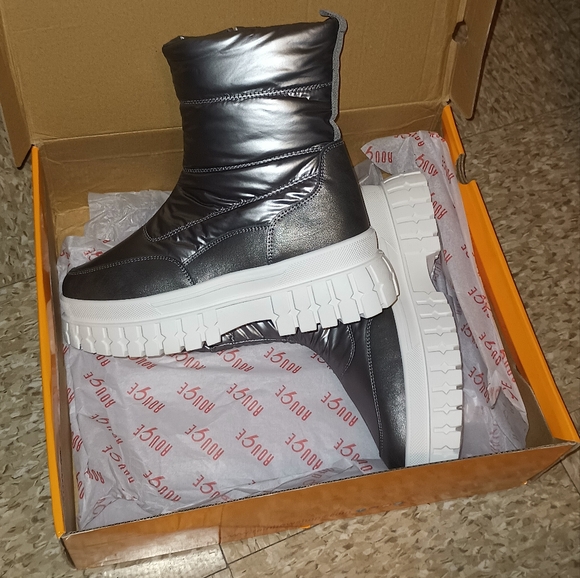 Platform Quilted Winter Boots - Picture 6 of 12